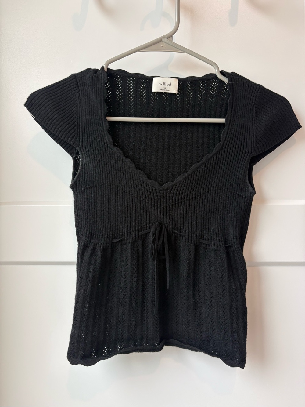 Aritzia Wilfred Black Ribbed Knit V-Neck Cap Sleeve Top